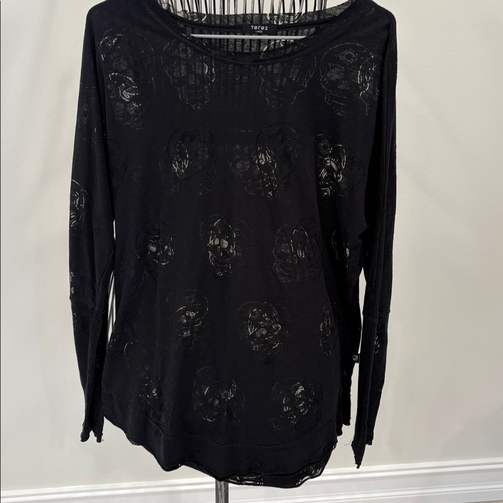 Terez Black Skull Pattern Top.  Size large.